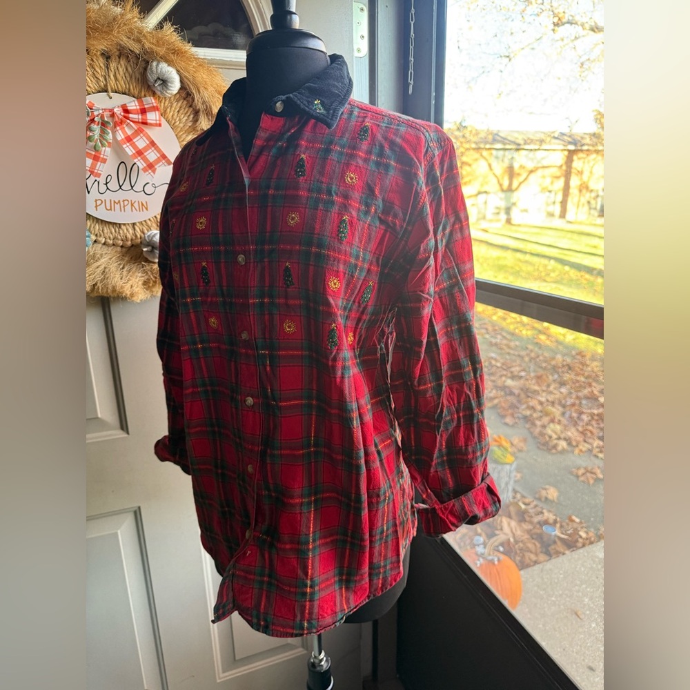 Vintage Bobbie Brooks embroidered holiday plaid button down shirt, size large - Picture 3 of 11
